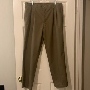 Van Heusen Men’s Pleated Classic Fit Pants W38x L32